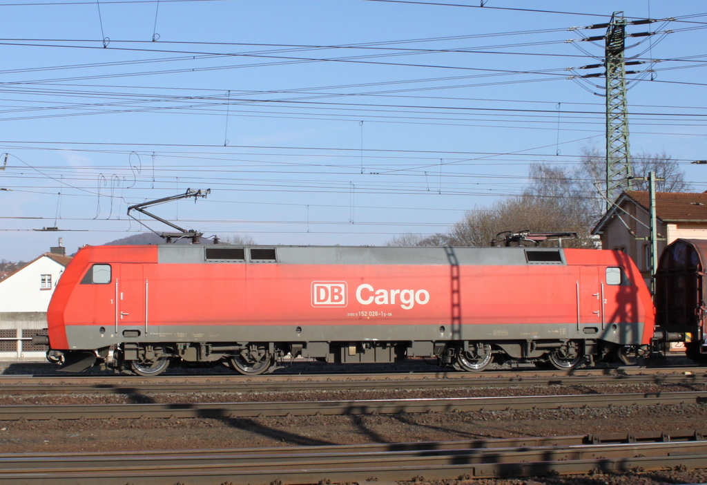 152 026-1 mit Gterzug am 21.02.11 in Fulda