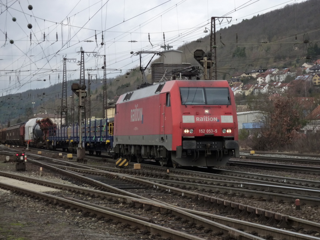 152 053 mit Gterzug am 15.01.11 in Gemnden