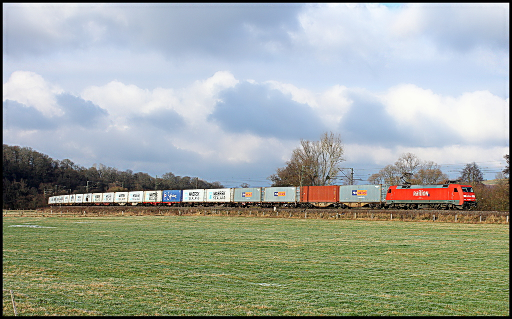 152 063 mit Containerzug am 13.01.13 bei Hermannspiegel