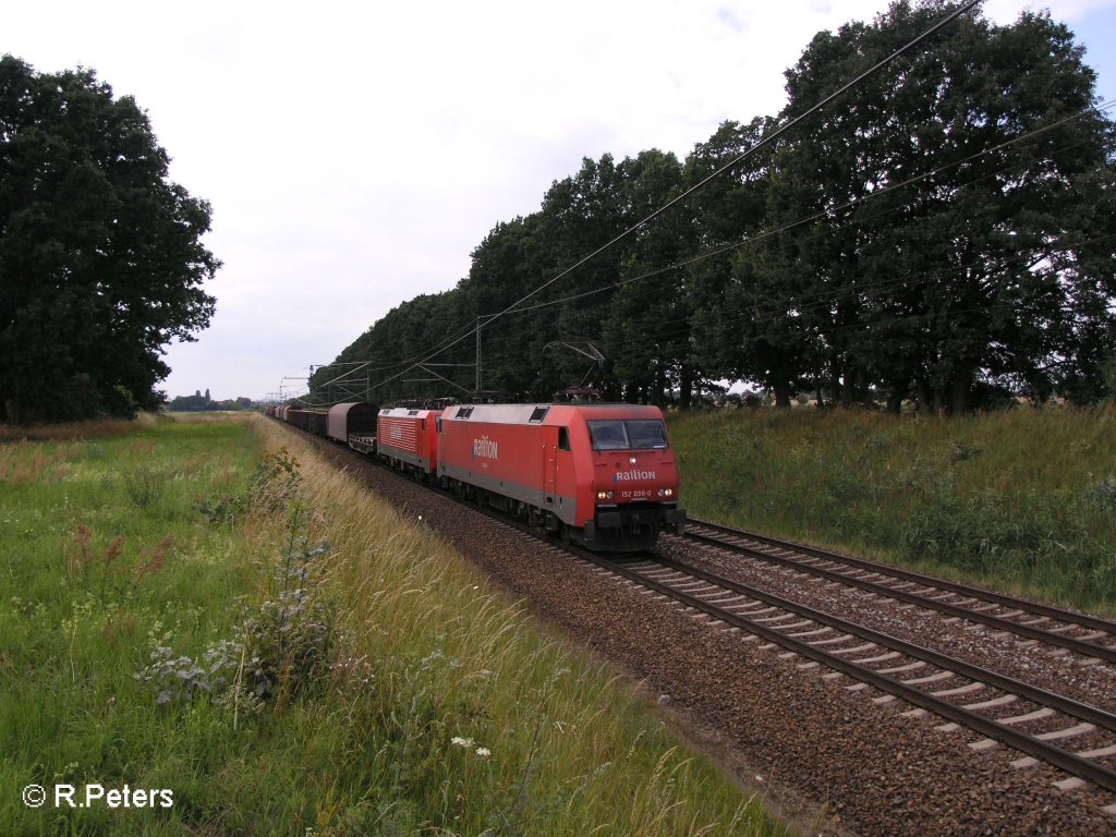 152 098-0 und 189 001 ziehen ein gemischten Gterzug bei Jacobsdorf(Markt) nach Frankfurt/Oder. 19.07.08