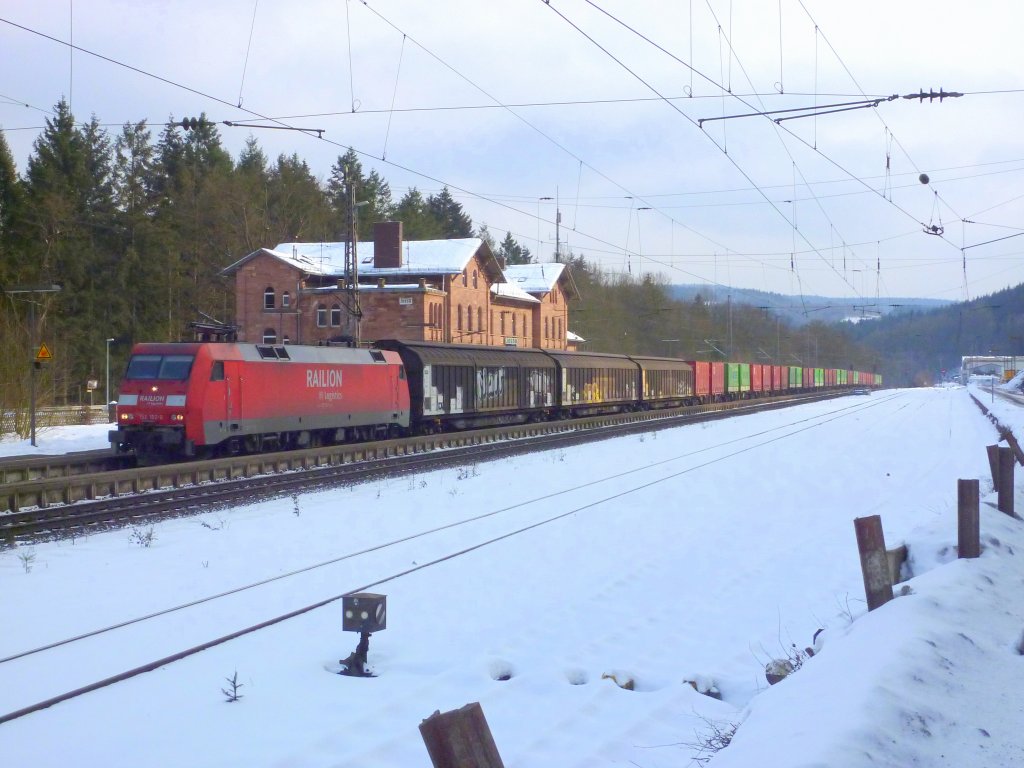 152 102 mit Gterzug am 13.02.10 in Jossa