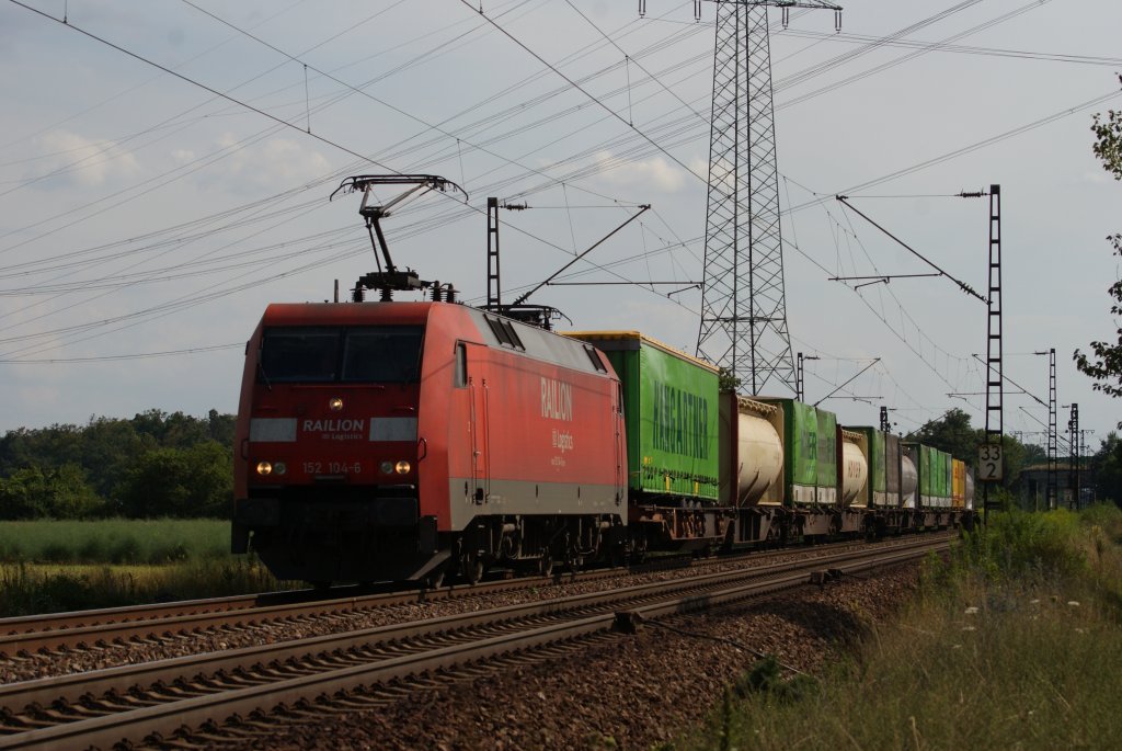 152 104-6 mit dem 50034 in Wiesental am 04.08.2010