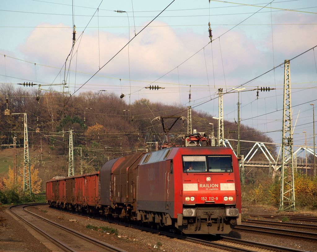 152 112-9 fuhr mit einem Mischer durch Kln-West am 20.11