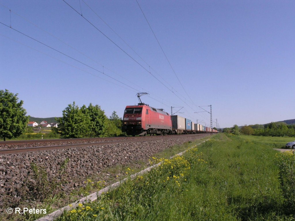152 114-5 zieht bei Thngersheim ein Containerzug. 10.05.08