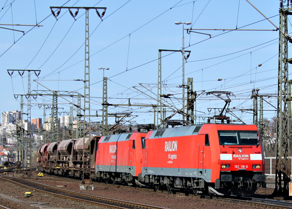 152 118 und 152 109 mit Gterzug am 26.03.12 in Fulda