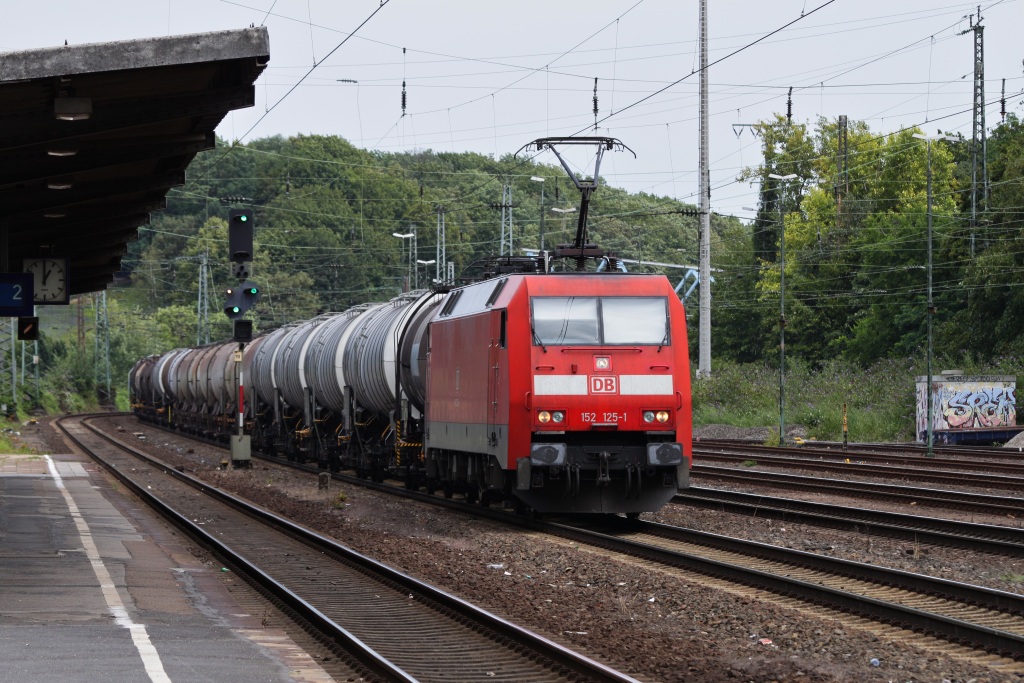 152 125 durchfuhr am 16.07.11 mit einem Kesselzug Kln West