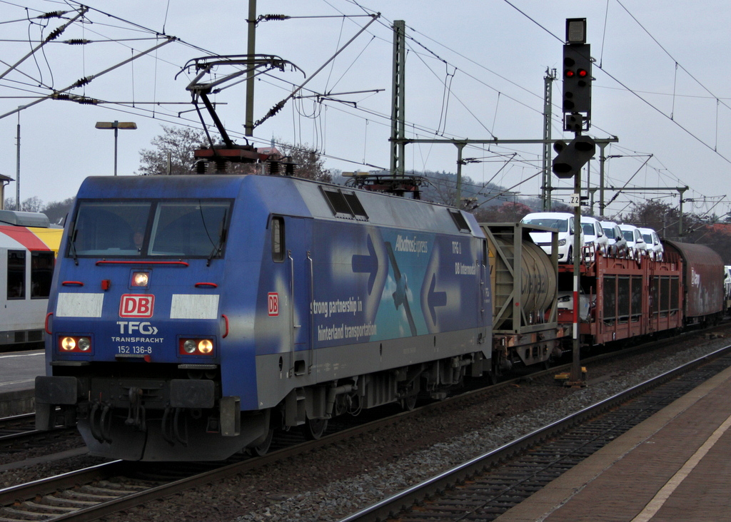 152 136-8 mit Gterzug am 03.04.12 in Fulda