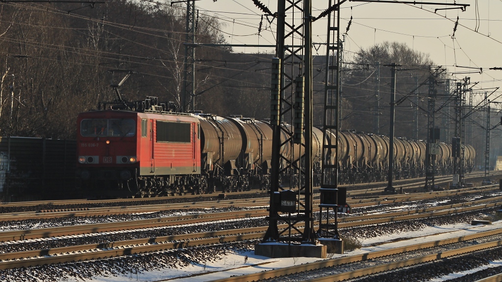 155 036 mit Kesselzug am 04.12.10 in Hamburg Harburg