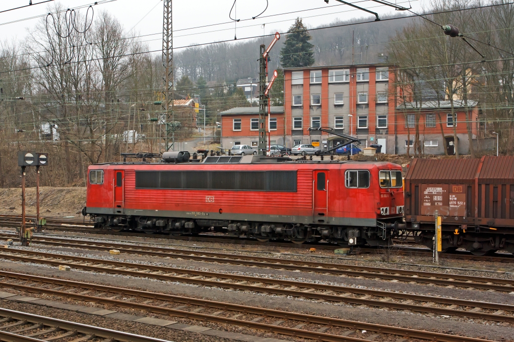 155 083-9 der DB Schencker Rail fhrt mit einem Coil-Zug am 10.03.2012 von Kreuztal in Richtung Hagen los.