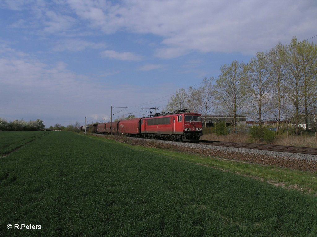 155 097-9 mit gemischten Gterzug bei Podelwitz. 16.04.11