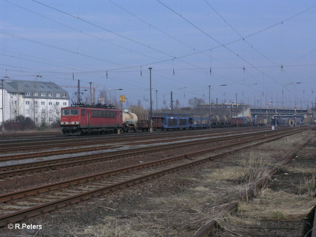 155 107-6 durchfhrt Leipzig Schnefeld mit einem gemischten Gterzug. 05.03.11