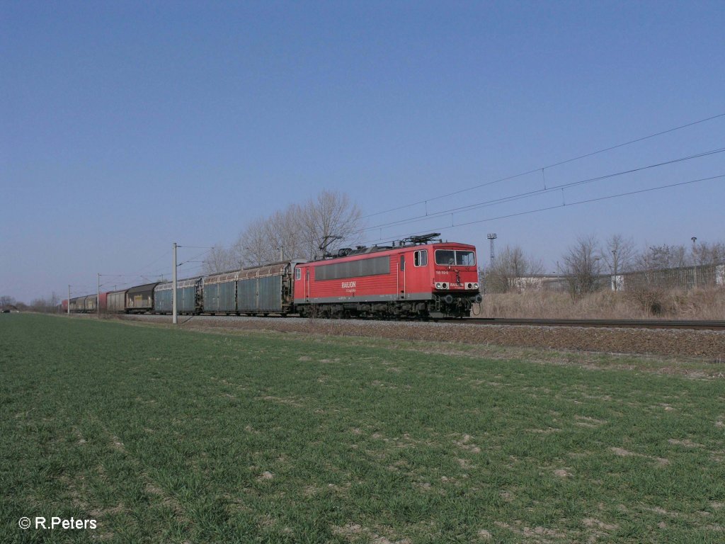 155 110-0 mit gedecktem Gterzug bei Podelwitz. 29.03.11