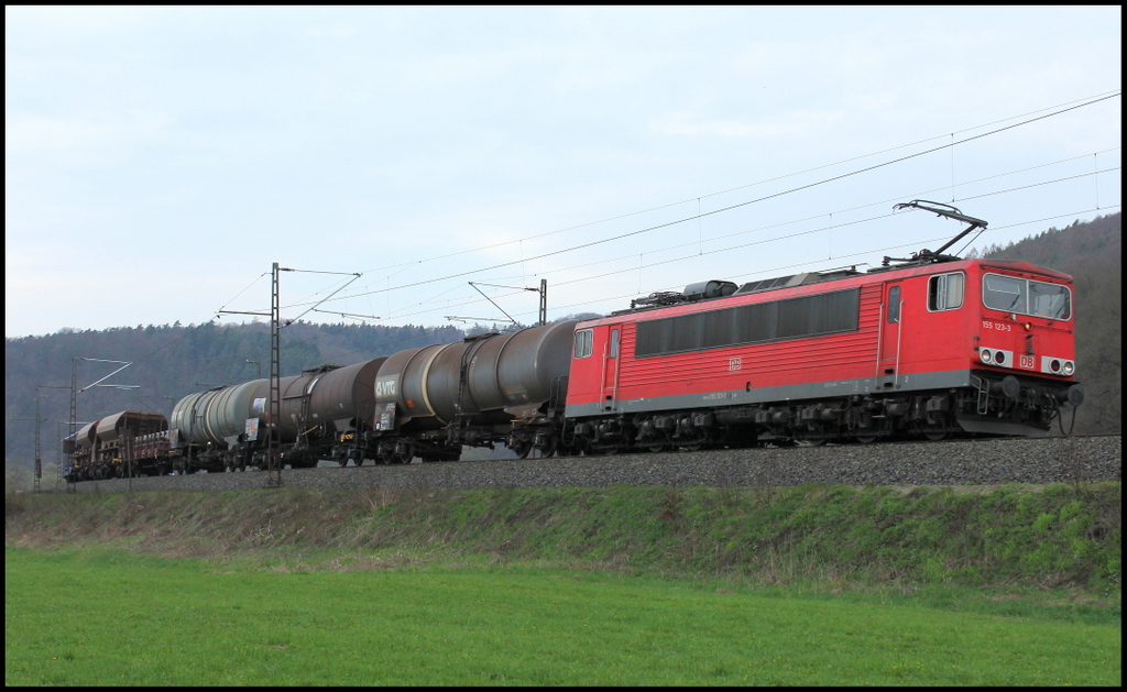 155 123 mit Gterzug am 18.04.13 bei Hermannspiegel