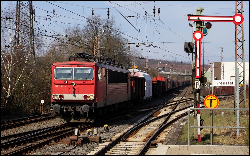 155 167 am 24.03.12 mit einem Gterzug zum Kreuztaler GBF in Kreuztal. 