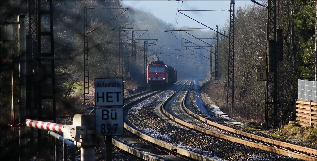 155 204 zog den ersten Gterzug den ich im neuen Jahr fotografieren konnte...nur leider kam er aus der falschen Richtung und deshalb ist nur diese Notschlachtung entstanden. (12.01.12,Littfeld)