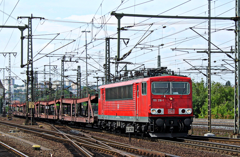 155 218-1 mit leeren Autowagons am 29.06.11 in Fulda