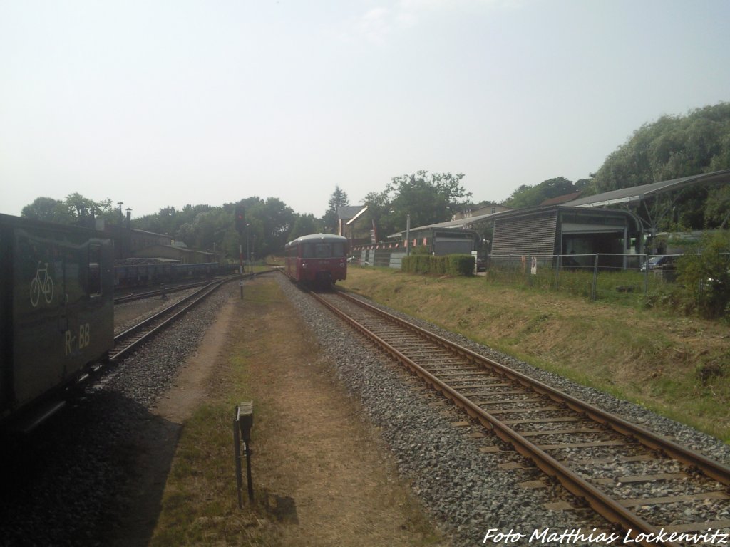 172 132 & 172 171 bei derAusfahrt aus Putbus nach Lauterbach Mole am 27.7.13