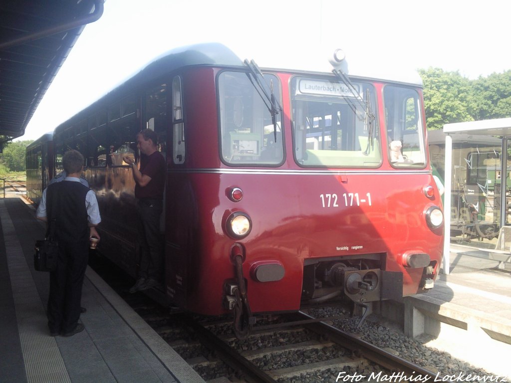 172 171 & 172 132 im Bahnhof Putbus am 27.7.13