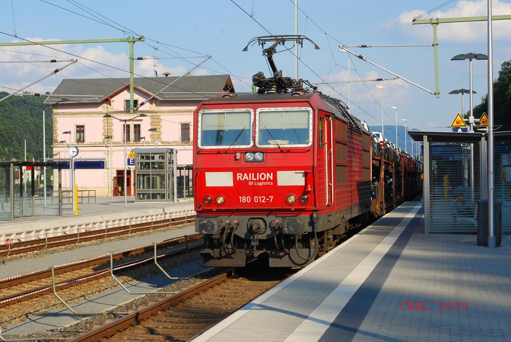 180 012 im Bahnhof Bad Schandau am 18.08.2009.