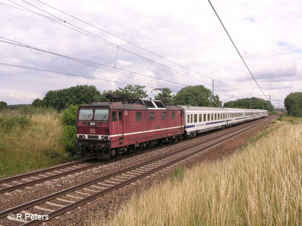 180 016-8 zieht bei Jacobsdorf(Markt) den EC46 nach Berlin. 17.07.08