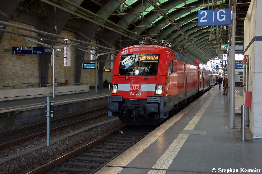 182 001 mit dem RE1 (RE 18181) von Berlin Zoologischer Garten nach Frankfurt(Oder) in Berlin Ostbahnhof. 16.10.2012