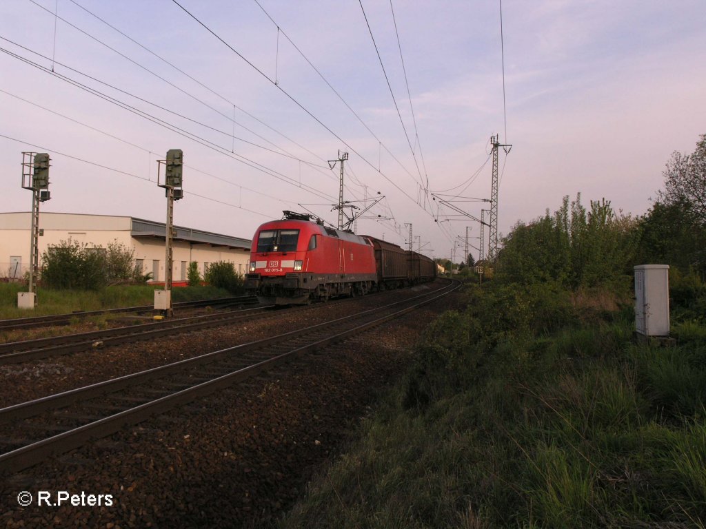 182 015-8 durchfhrt Obertraubling mit ein gemischten gterzug. 03.05.08