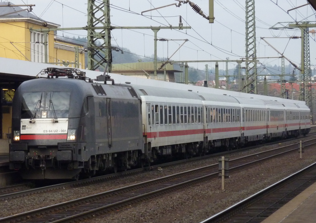 182 501 mit IC 1887 am 20.11.10 in Fulda