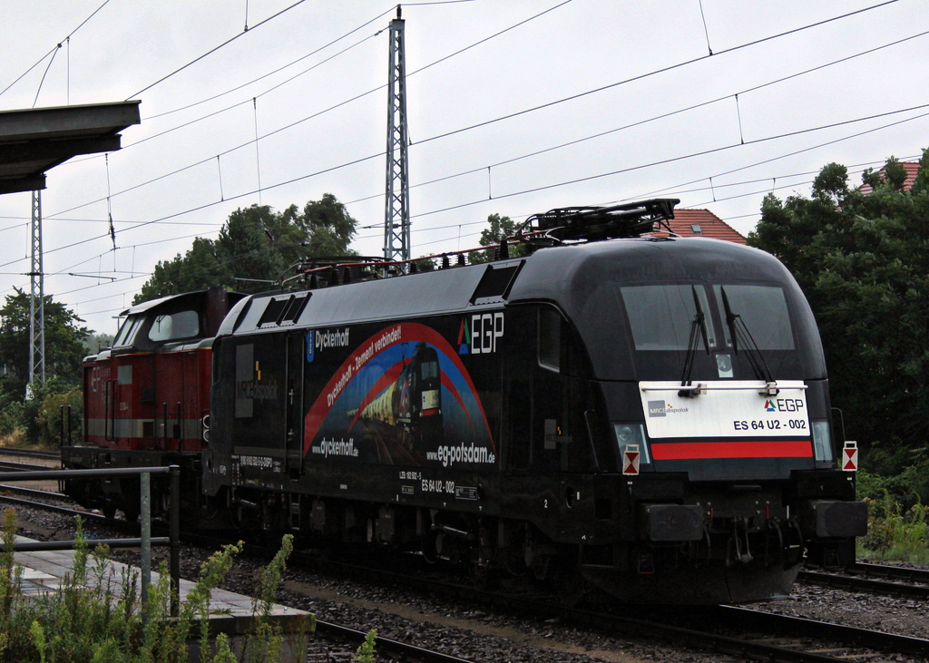 182 502 und 212 024 der EGP am 22.07.11 in Neustrelitz