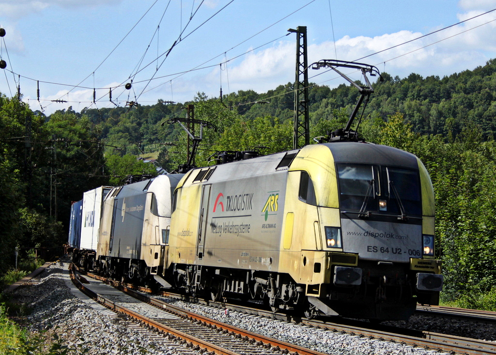 182 506 und 182 521 mit Containerzug am 02.08.11 in Jossa

