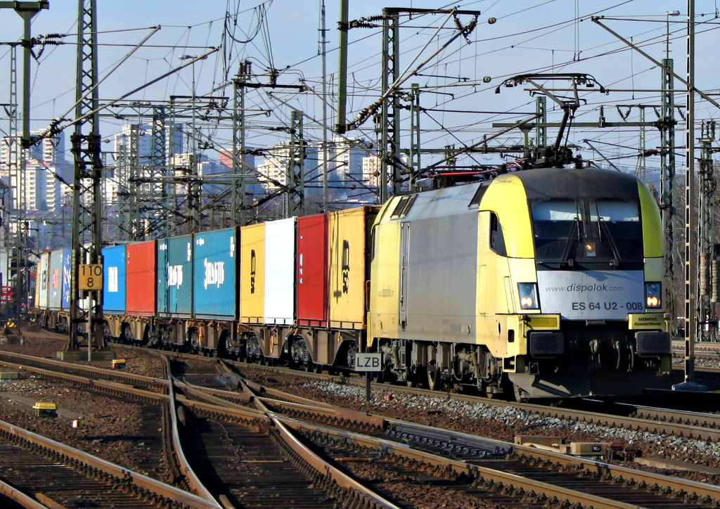 182 508 mit Containerzug am 01.03.12 in Fulda