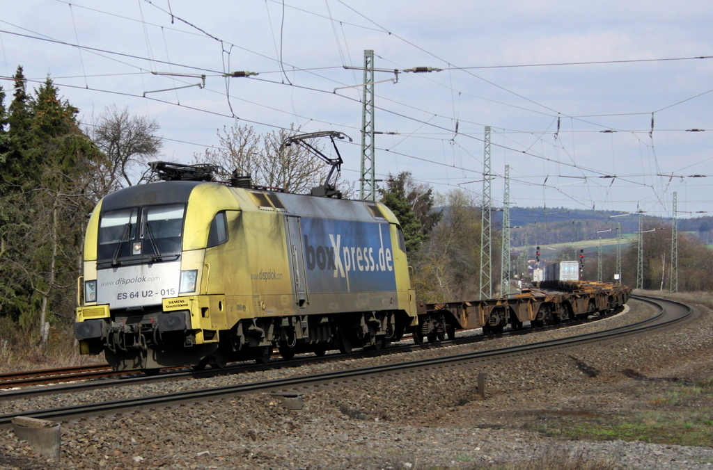 182 515 von boxxpress mit Containerzug am 02.04.12 bei Fulda