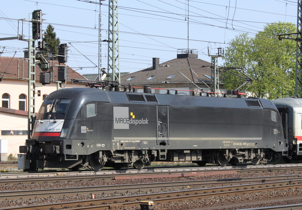 182 517 mit IC 2082 Knigssee am 18.04.11 in Fulda