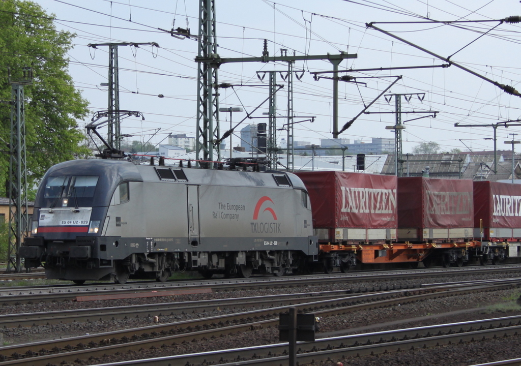 182 529 von TX mit Gterzug am 21.04.11 in Fulda