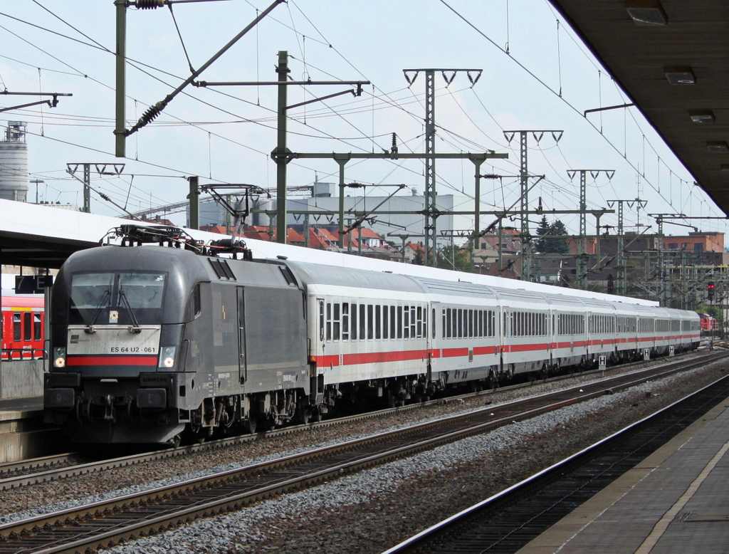 182 561 mit IC 2082 Knigssee am 22.08.11 in Fulda