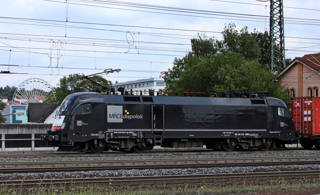 182 562 mit Containerzug am 29.07.11 in Fulda