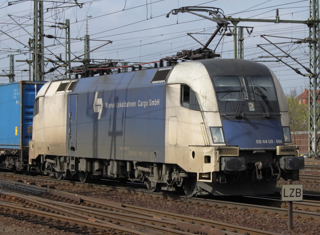 182 566 der WLC am 06.04.11 in Fulda