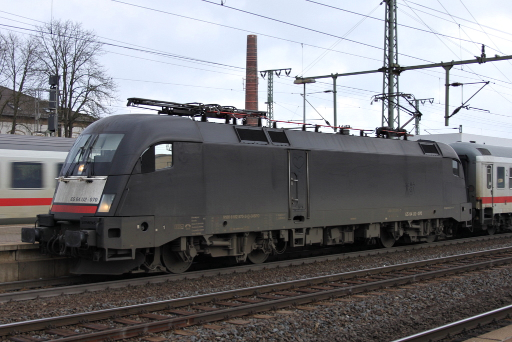 182 570 mit IC 2082 Knigssee am 12.01.12 in Fulda