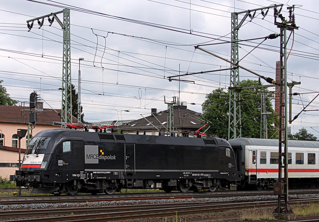 182 572 mit IC 2082 Knigssee am 21.06.11 in Fulda