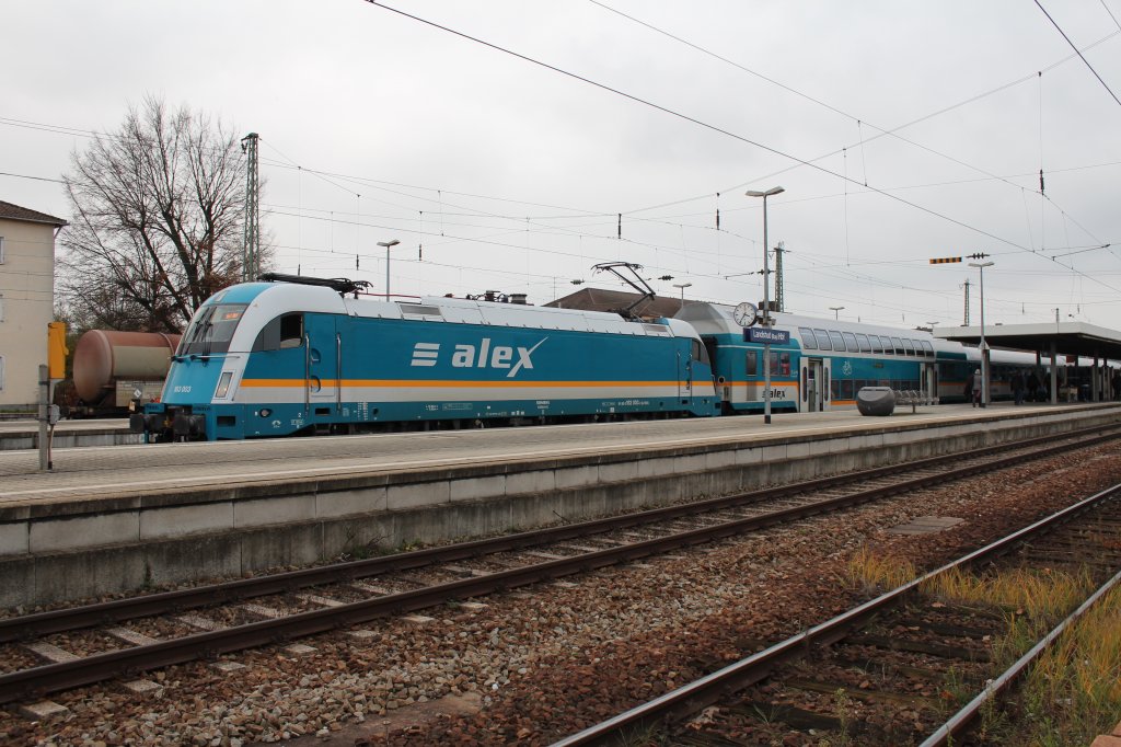 183 003 ist am 12. November 2012 auf dem Weg nach Hof. Aufgenommen im Bahnhof von Landshut.