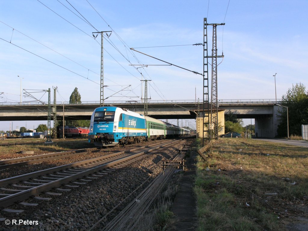 183 003 fhrt mit den ALX/R 357 Praha an Regensburg Ost vorbei. 09.09.09
 