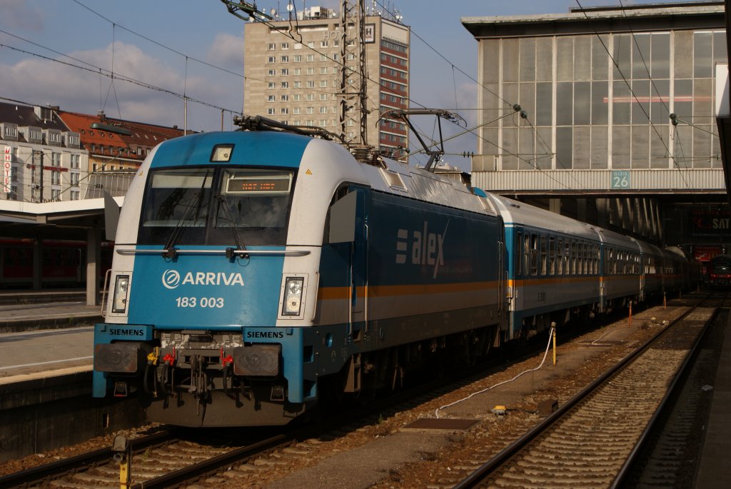 183 003 mit einem Alex in Mnchen Hbf am 14.08.2010