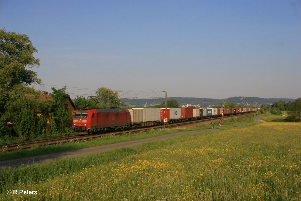 185 015-5 mit Containerzug bei Plling. 13.05.11