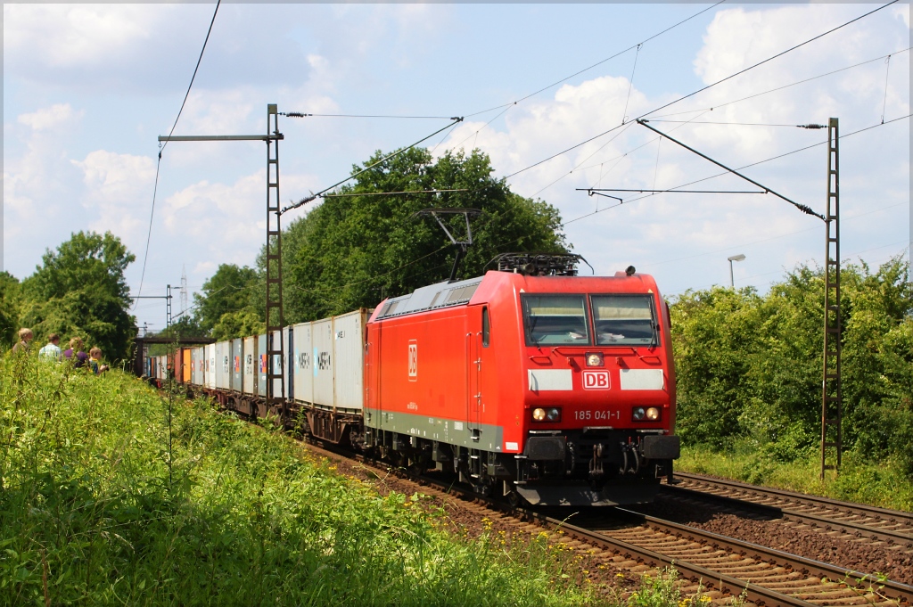 185 041 mit Containerzug am 03.08.12 in Ahlten