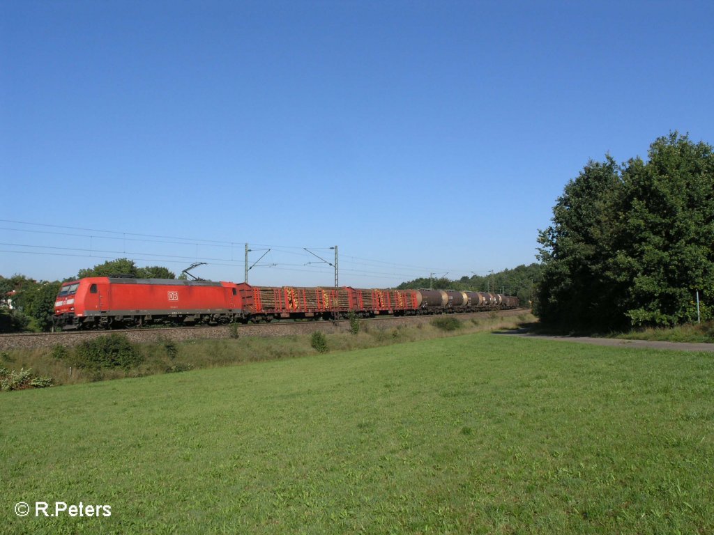 185 043-7 zieht bei Edlhausen ein gemischten Gterzug in Richtung Regensburg. 09.09.08