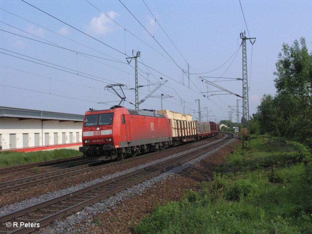 185 056-9 durchfhrt Obertraubling mit einen gemischten Gterzug. 01.05.09