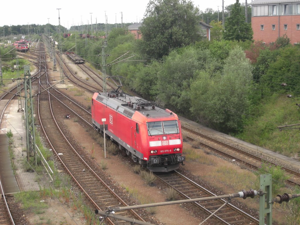 185 075-9 bei einer Rangierfahrt in Mnchen/Nord. Aufgenommen am 14. Juli 2009.