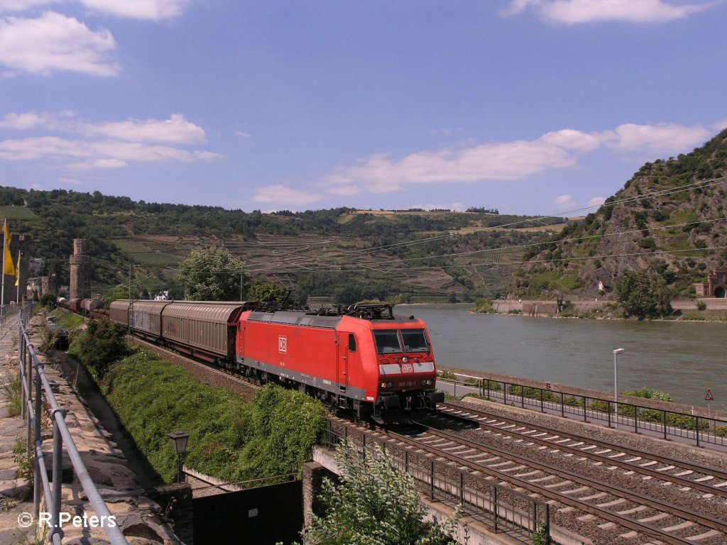 185 116-1 durchfhrt Oberwesel mit ein gemischten Gterzug. 24.07.08