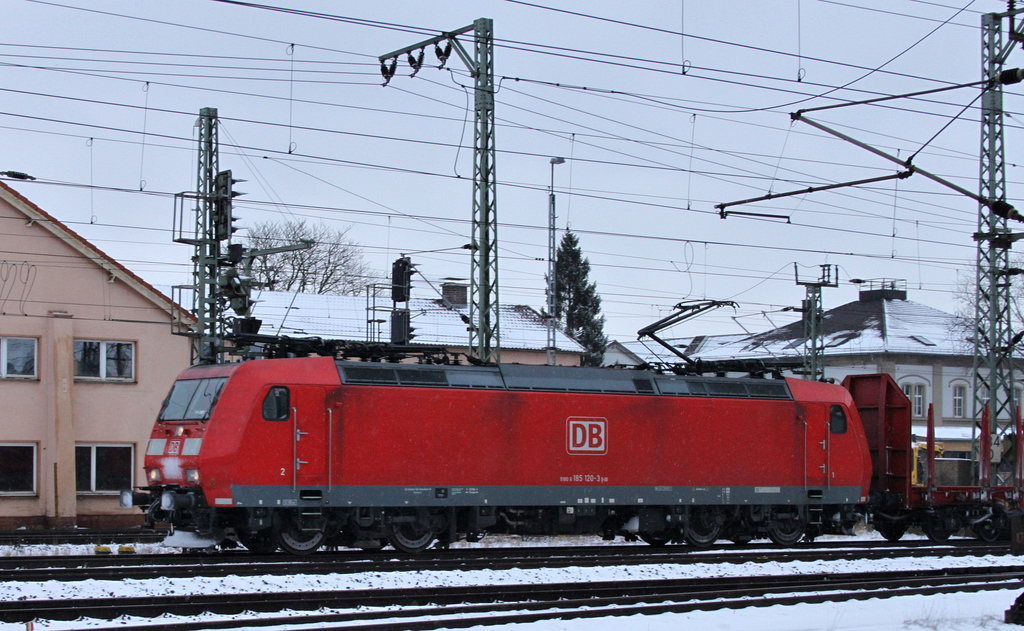 185 120 mit Gterzug am 20.12.11 in Fulda