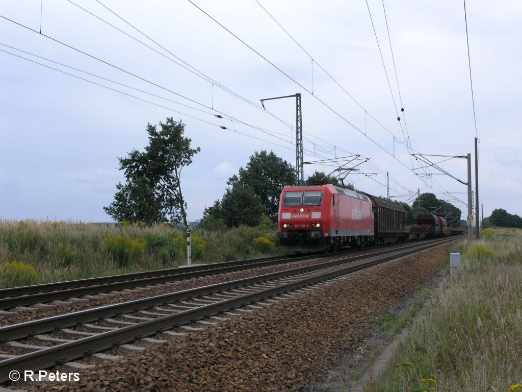 185 189-8 zieht bei Jacobsdorf(Mark) ein gemischten Gterzug. 19.08.08