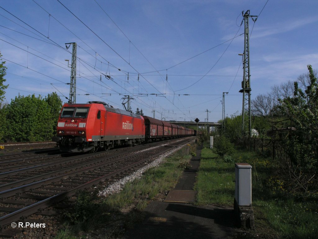 185 193-0 erreicht Obertraubling mit einem Kohlezug. 29.04.10